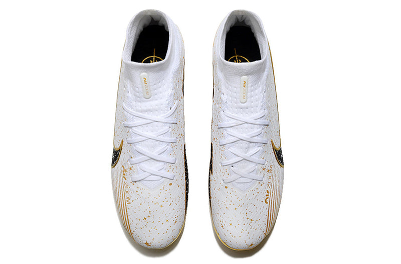 Chuteira Campo Nike Air Zoom Mercurial Superfly 9 Elite FG Branca, Preta e Dourada