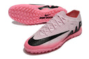 Chuteira Society Nike Air Zoom Mercurial Vapor 15 TF Rosa e Preto "Mad Brilliance Pack"